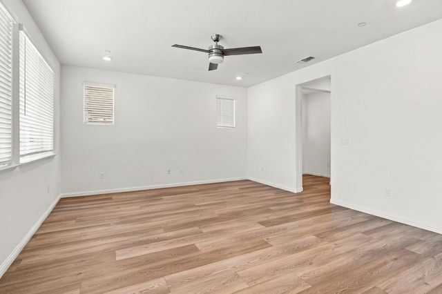 2929 Penrose Ln, Lathrop, CA 95330