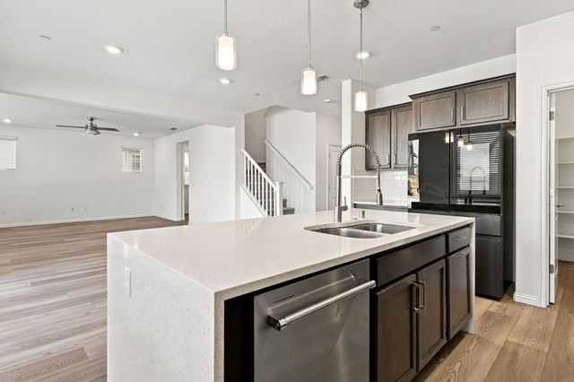 2929 Penrose Ln, Lathrop, CA 95330