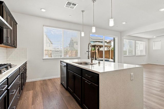 2929 Penrose Ln, Lathrop, CA 95330