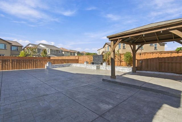 2929 Penrose Ln, Lathrop, CA 95330