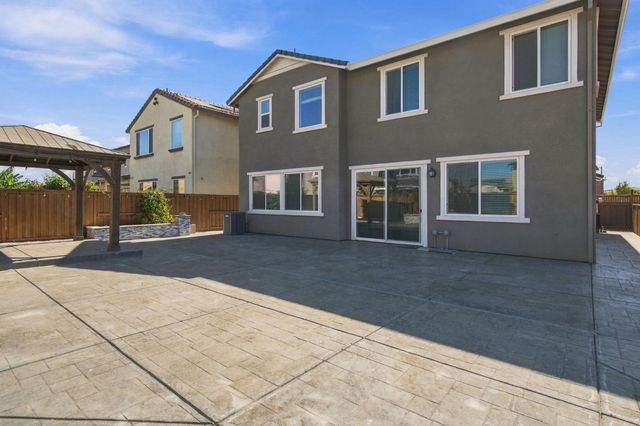 2929 Penrose Ln, Lathrop, CA 95330