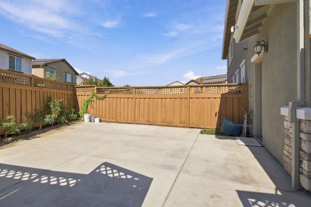 2929 Penrose Ln, Lathrop, CA 95330