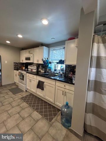 1145 HESSIAN, West Deptford, NJ 08093