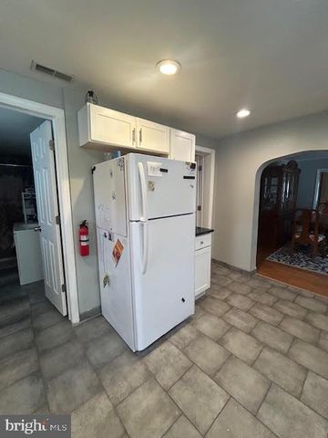 1145 HESSIAN, West Deptford, NJ 08093