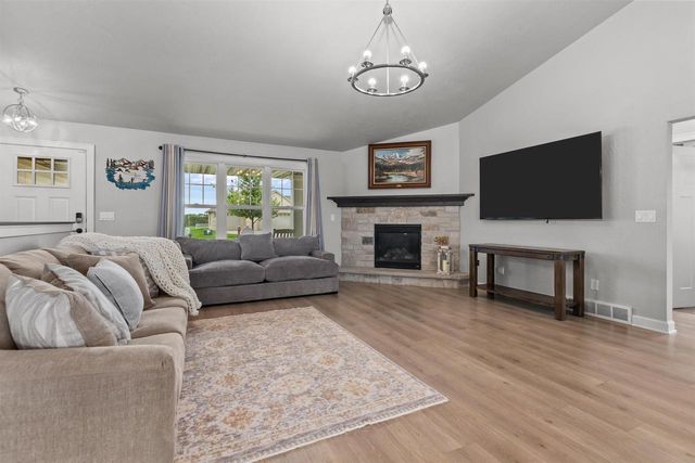 1756 RED OAK STREET, Green Bay, WI 54313