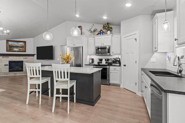 1756 RED OAK STREET, Green Bay, WI 54313