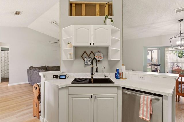 562 GERALDINE DRIVE, Deltona, FL 32725