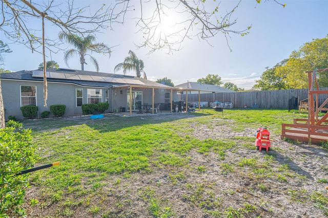 562 GERALDINE DRIVE, Deltona, FL 32725