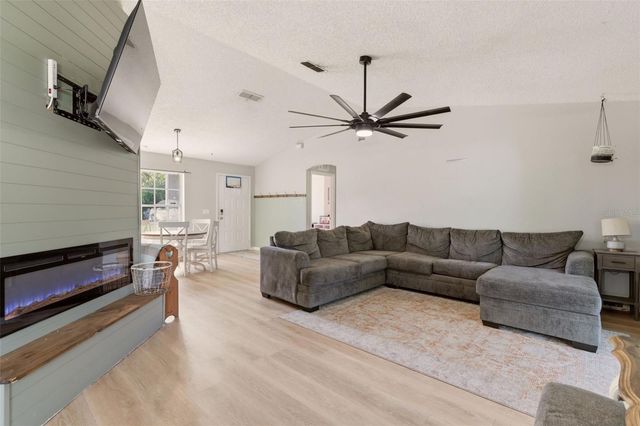 562 GERALDINE DRIVE, Deltona, FL 32725