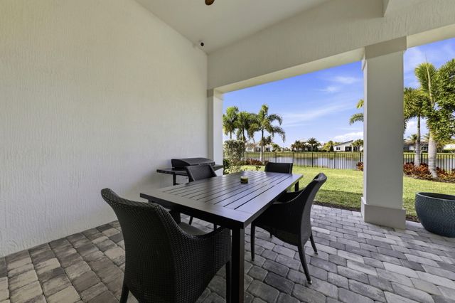 10332 Northbrook Circle, Palm Beach Gardens, FL 33412