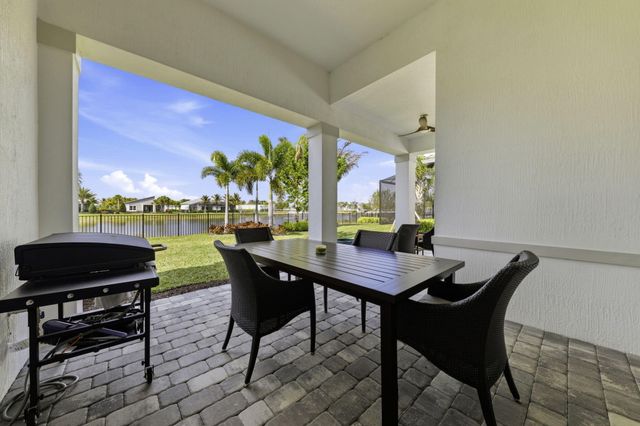 10332 Northbrook Circle, Palm Beach Gardens, FL 33412