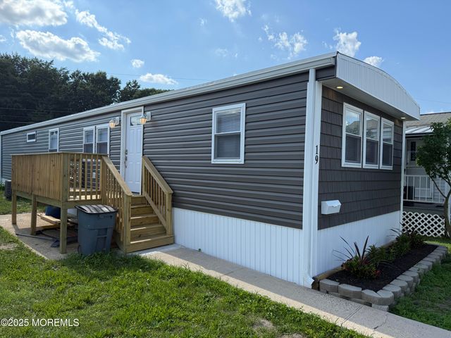 19 Shorehaven Park, Hazlet, NJ 07730