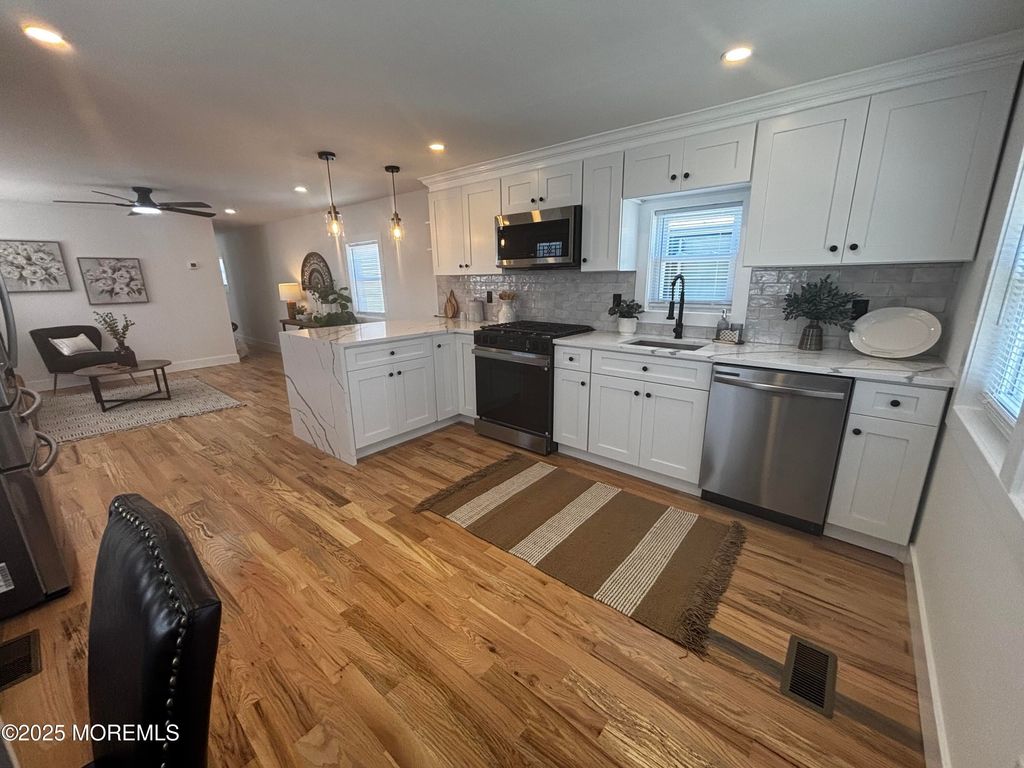 19 Shorehaven Park, Hazlet, NJ 07730