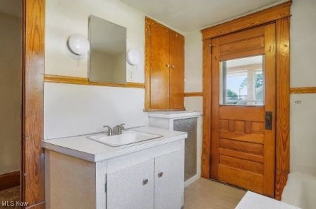 1093 Wyley Avenue, Akron, OH 44306