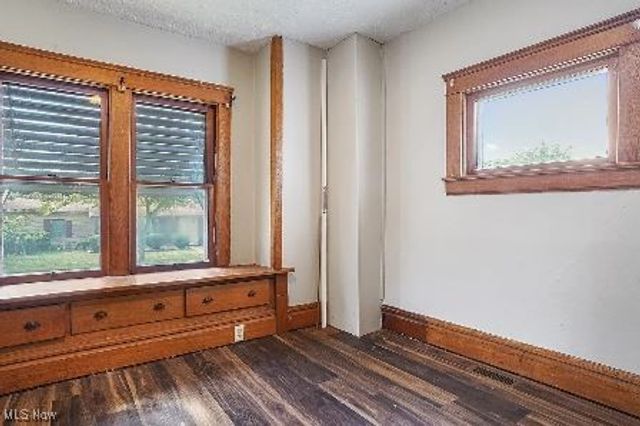 1093 Wyley Avenue, Akron, OH 44306