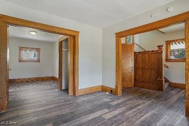 1093 Wyley Avenue, Akron, OH 44306