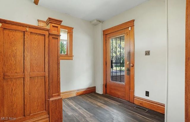 1093 Wyley Avenue, Akron, OH 44306