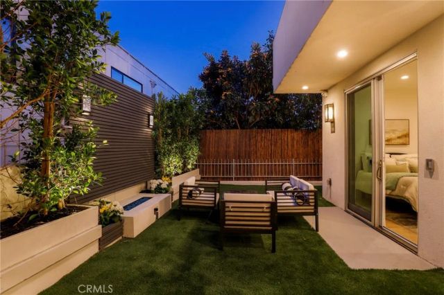 2309 Cove Avenue, Los Angeles, CA 90039