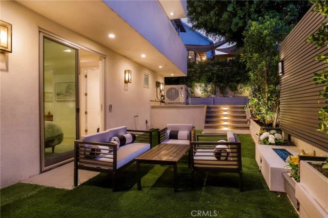 2309 Cove Avenue, Los Angeles, CA 90039