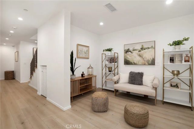 2309 Cove Avenue, Los Angeles, CA 90039