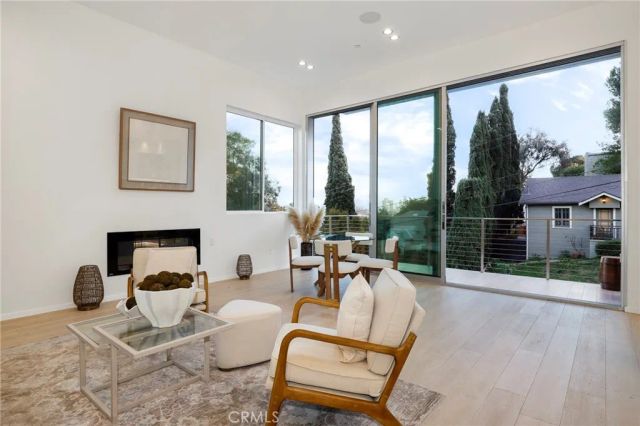 2309 Cove Avenue, Los Angeles, CA 90039