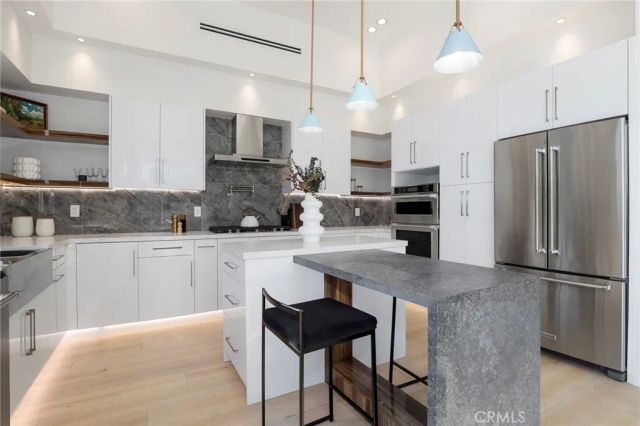 2309 Cove Avenue, Los Angeles, CA 90039