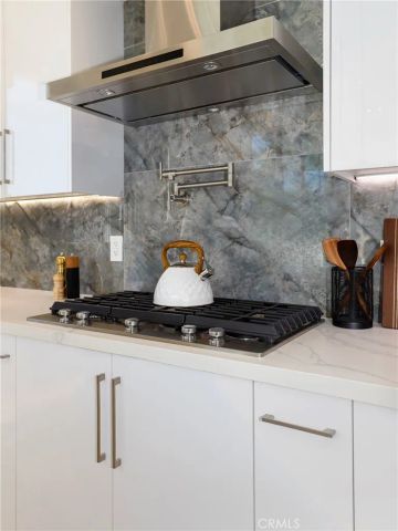 2309 Cove Avenue, Los Angeles, CA 90039