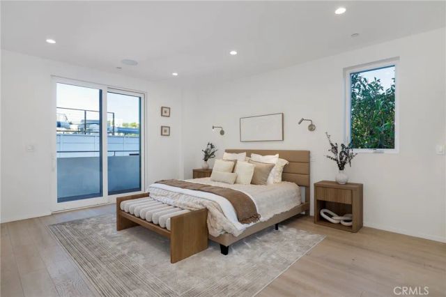 2309 Cove Avenue, Los Angeles, CA 90039