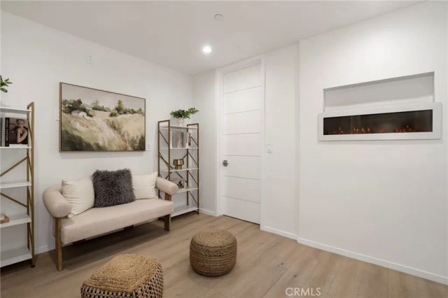 2309 Cove Avenue, Los Angeles, CA 90039