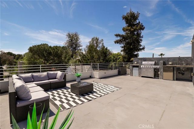 2309 Cove Avenue, Los Angeles, CA 90039