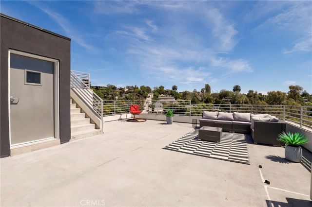 2309 Cove Avenue, Los Angeles, CA 90039