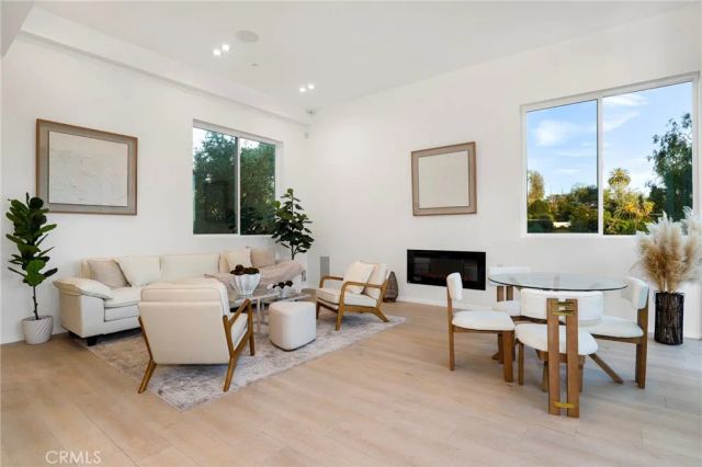 2309 Cove Avenue, Los Angeles, CA 90039