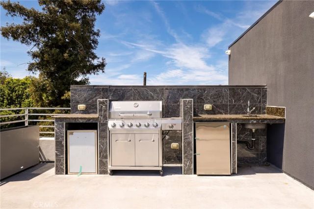 2309 Cove Avenue, Los Angeles, CA 90039