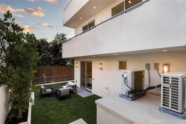 2309 Cove Avenue, Los Angeles, CA 90039