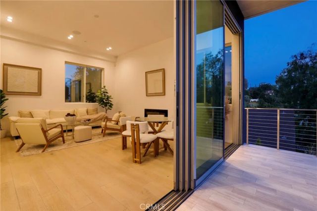 2309 Cove Avenue, Los Angeles, CA 90039