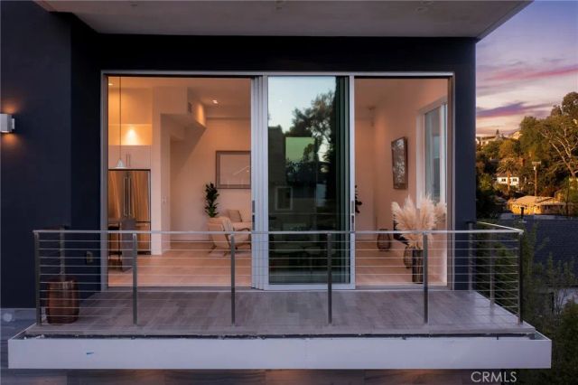 2309 Cove Avenue, Los Angeles, CA 90039