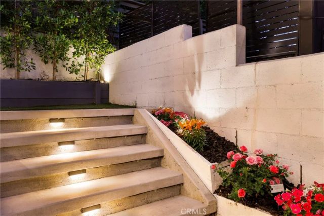 2309 Cove Avenue, Los Angeles, CA 90039