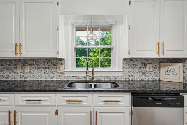 14 Dearr Drive, Lexington, NC 27292