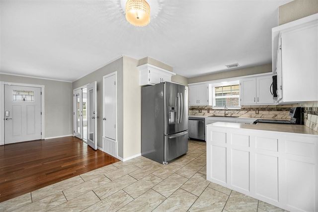 5715 NW Chestnut Ln, Lawton, OK 73505