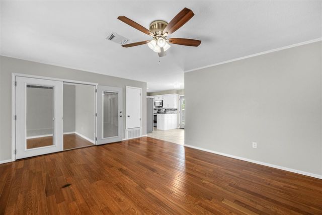 5715 NW Chestnut Ln, Lawton, OK 73505