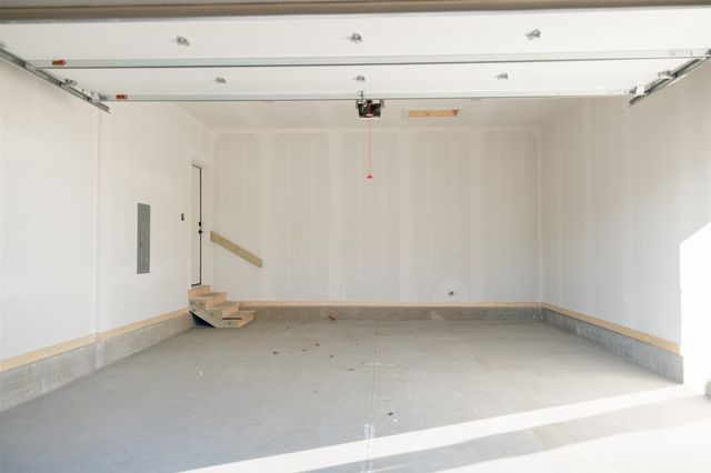 235 S Zinnia Court, West Des Moines, IA 50266