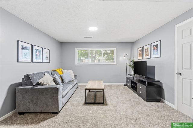 11212 Z Street, Omaha, NE 68137