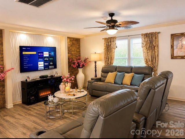 413 Peachtree Road, Charlotte, NC 28216