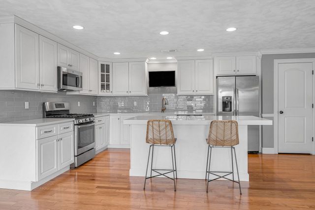 15 Church St 304, Wilmington, MA 01887