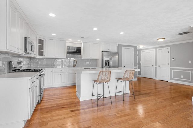 15 Church St 304, Wilmington, MA 01887
