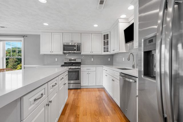 15 Church St 304, Wilmington, MA 01887