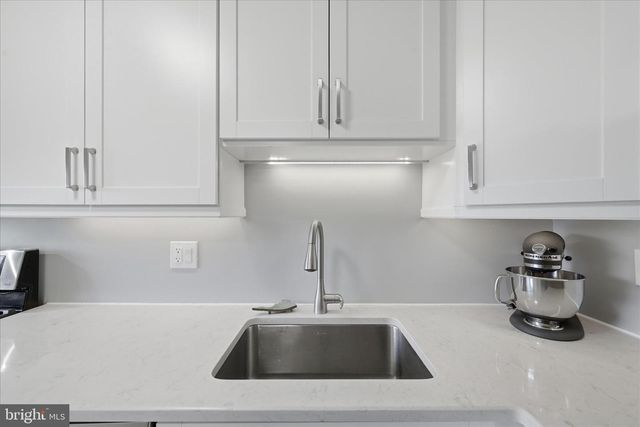 11860 S LAKES CT, Reston, VA 20191