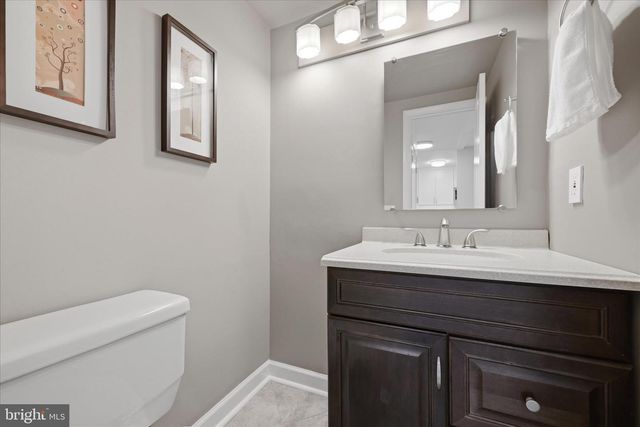 11860 S LAKES CT, Reston, VA 20191