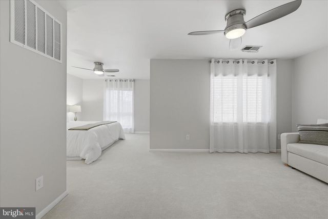 11860 S LAKES CT, Reston, VA 20191