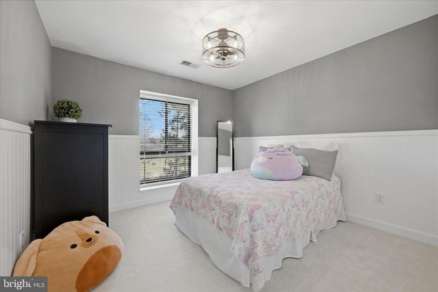 11860 S LAKES CT, Reston, VA 20191